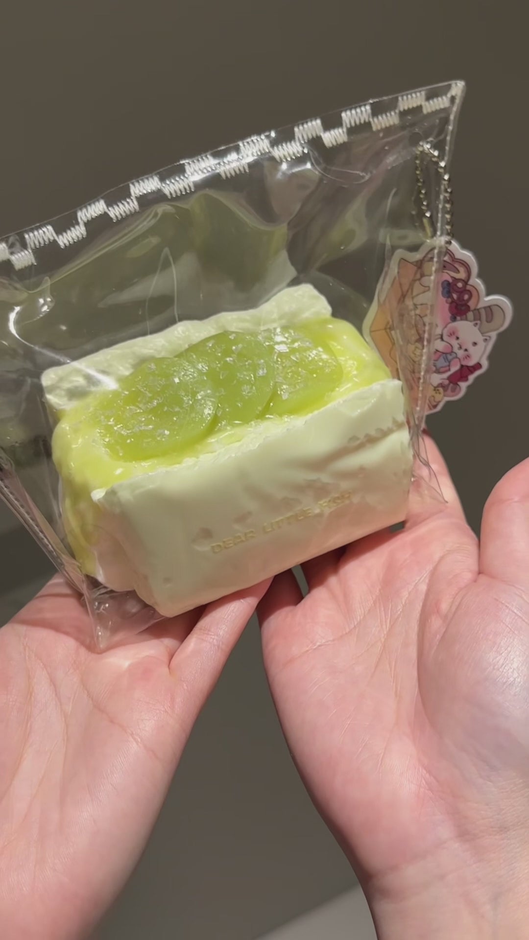 Colección de Squishys de Sándwich de Frutas: Cereza, Melocotón, Uva Verde y Huevo Pasado - Comida Realista - Juguetes de Silicona con Temas