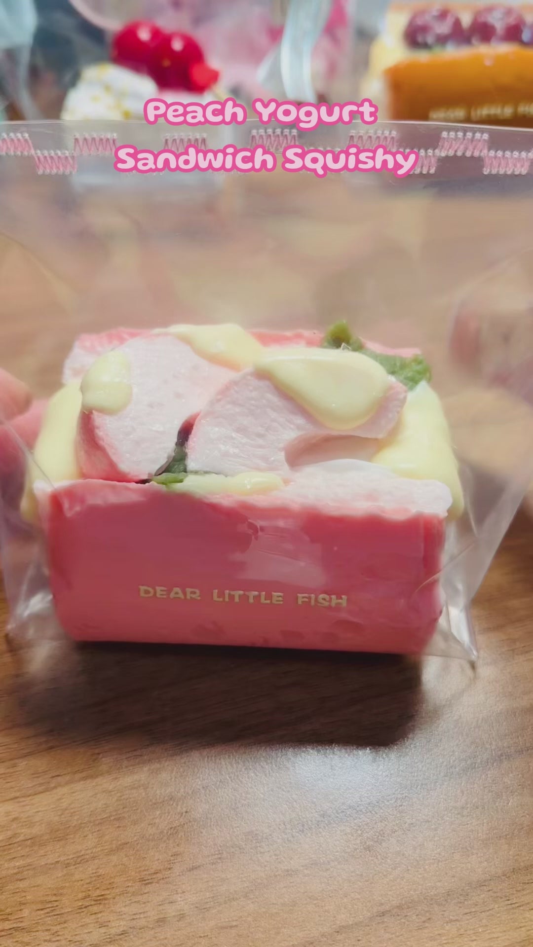 Colección de Squishys de Sándwich de Frutas: Cereza, Melocotón, Uva Verde y Huevo Pasado - Comida Realista - Juguetes de Silicona con Temas